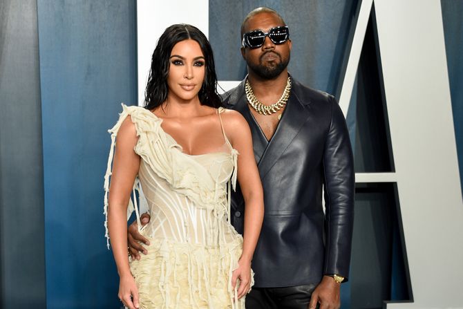 Kim Kardashian Kardasijan Kanje Vest Kanye West