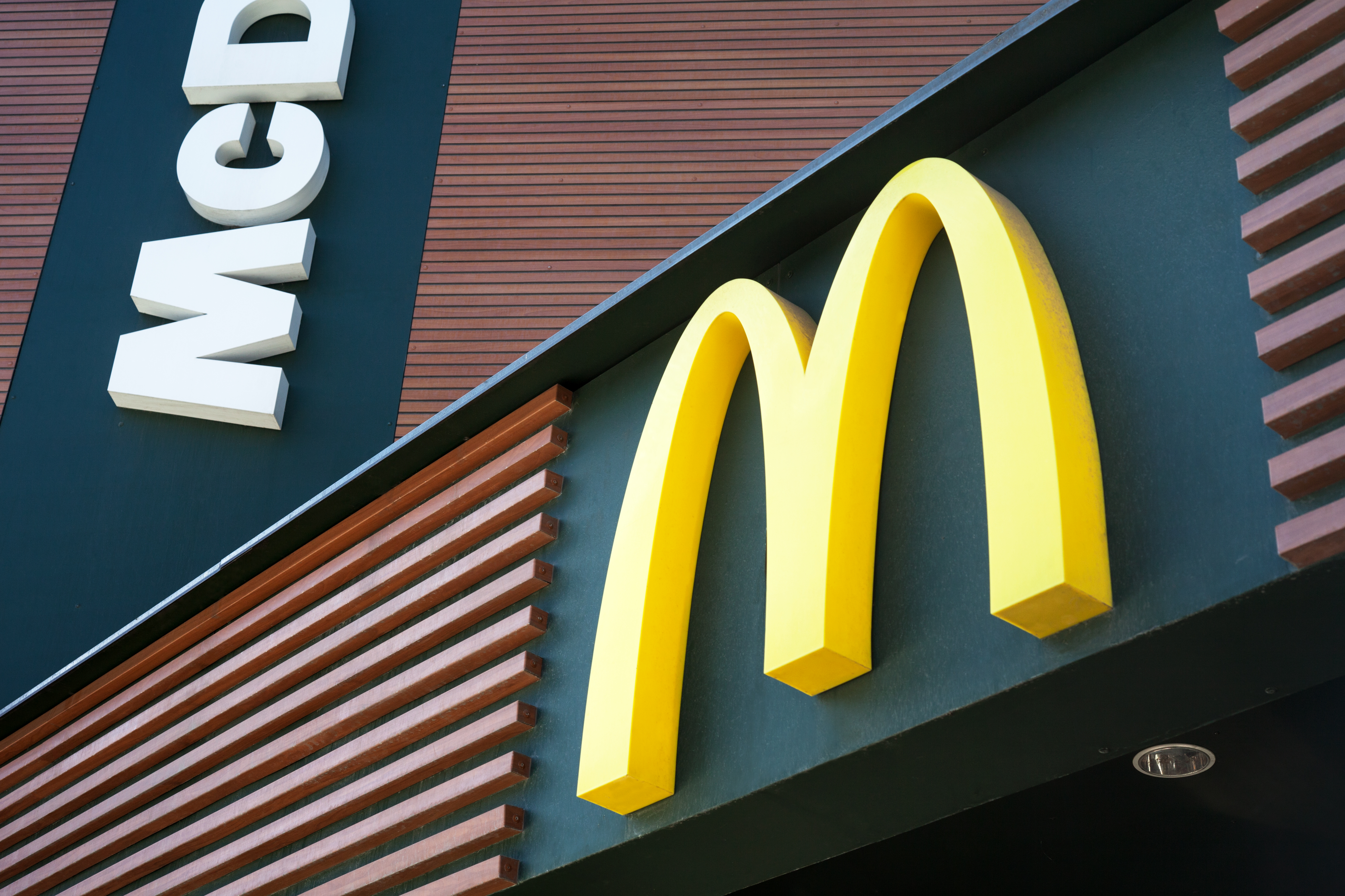 Mekdonalds upozorava na slabljenje potrošnje uprkos rastu prihoda na 6,52 milijarde $