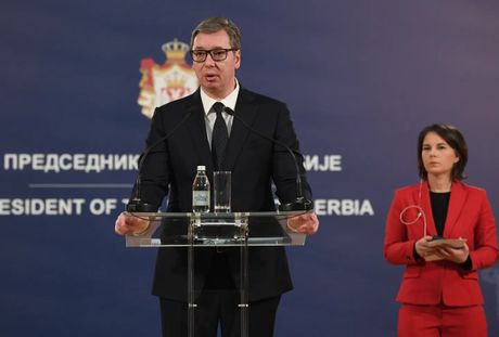 Aleksandar Vučić, Analena Berbok