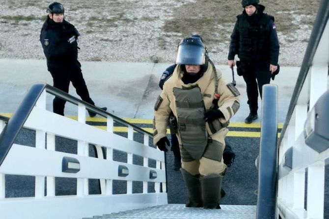 Lažna dojava bomba na letu za Moskvu , Beograd aerodrom Nikola Tesla , Air Serbia Er Srbija