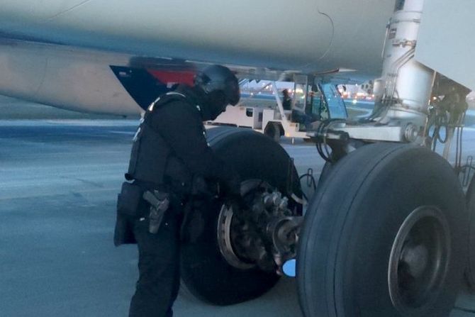 Lažna dojava bomba na letu za Moskvu , Beograd aerodrom Nikola Tesla , Air Serbia Er Srbija