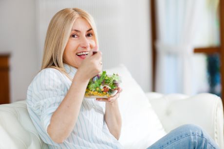 salata, zdrava hrana, žena