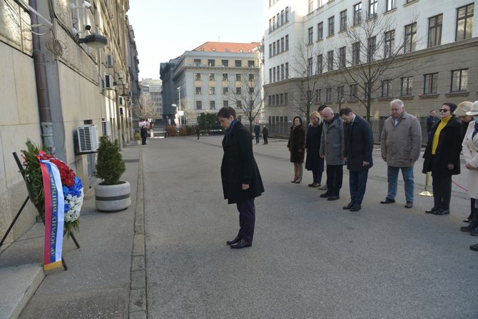 Ana Brnabić položila venac Zoranu Đinđiću