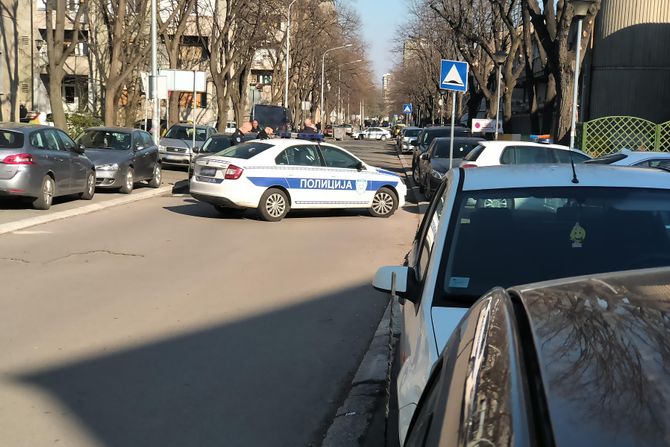 Beograd Sremskih odreda policija Mercedes