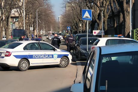 Beograd Sremskih odreda policija Mercedes