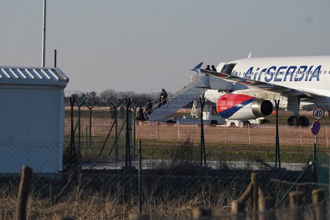 Posada aviona, airserbia, bomba u avionu