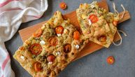 Zaboravite običnu fokaču: Ova sa sušenim paradajzom i maslinama miriše na more i nestaje čim je iznesete