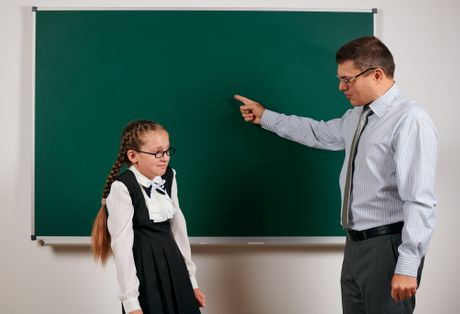 Devojčica, nastavnik, zlostavljanje, škola
