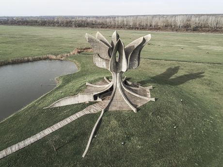Jasenovac logor spomenik spomen obeležje