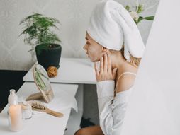 Maska, lice, nega lica, nega tela, žena, devojka, peškir, kupane