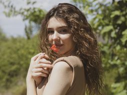 Proleće, cveće, horoskop, zodijak, astrologija, devojka, žena