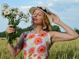 Proleće, cveće, horoskop, zodijak, astrologija, devojka, žena