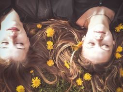 Proleće, cveće, horoskop, zodijak, astrologija, devojka, žena