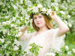 Proleće, cveće, horoskop, zodijak, astrologija, devojka, žena