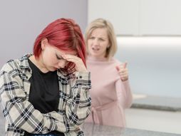 Svađa tinejdžerka kćerka majka
