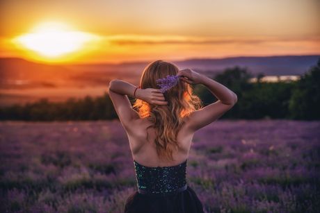 Proleće, cveće, horoskop, zodijak, astrologija, devojka, žena Proleće, cveće, horoskop, zodijak, astrologija, devojka, žena