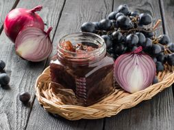 Grožđe i luk