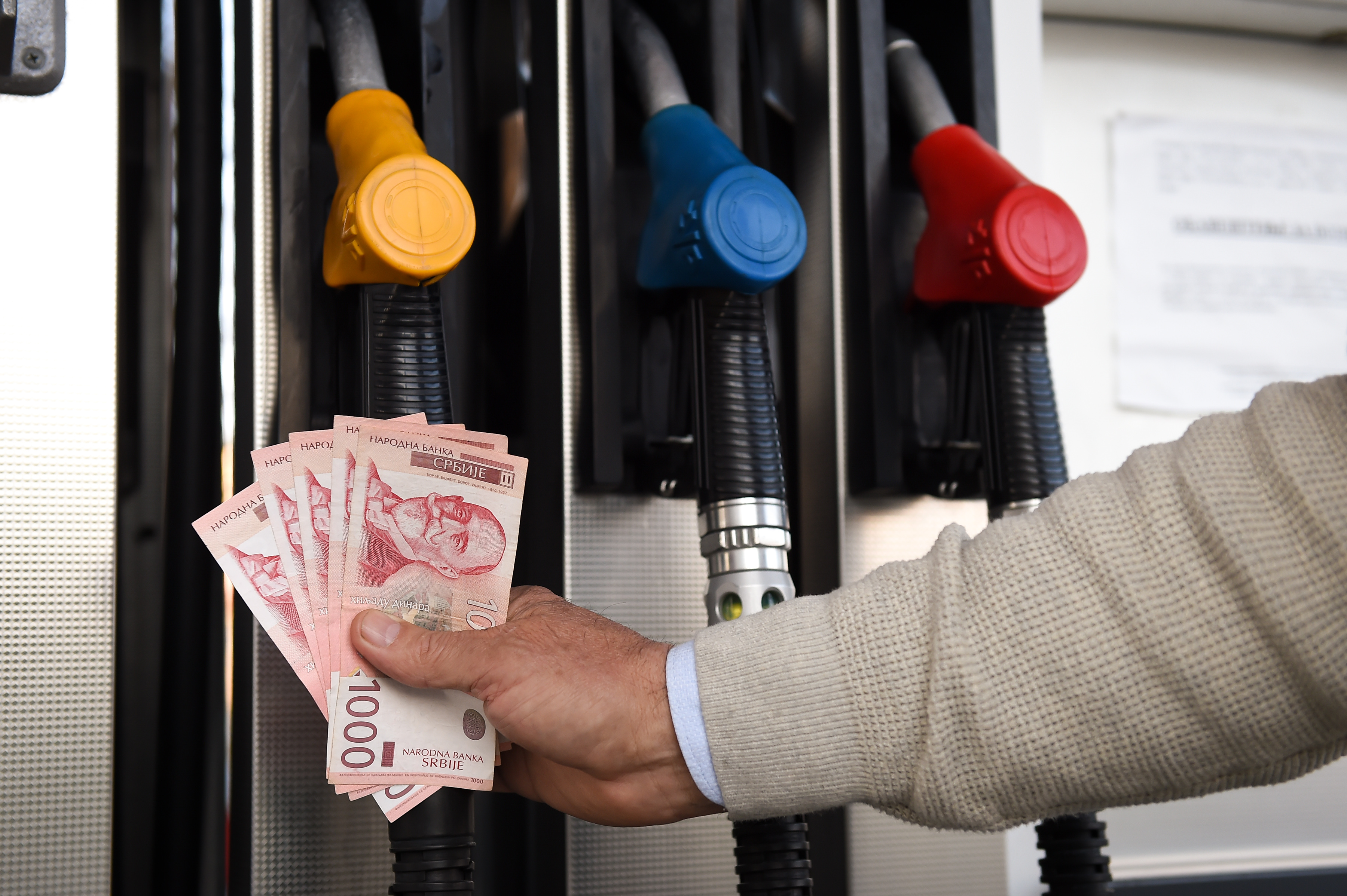 "Realna cena dizela preko 226 dinara, benzin skoro 188 RSD": Koje cene nas očekuju sledeće nedelje?