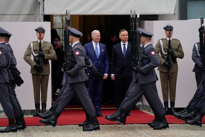 Džo Bajden, Varšava, Poljska