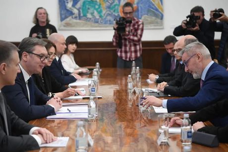 Aleksandar Vučić sastao se sa ministrom odbrane Republike Italije Lorencom Gverinijem