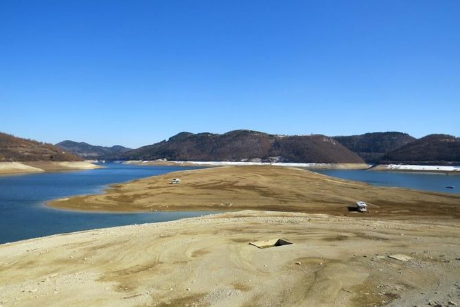 Zlatarsko jezero