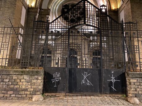 sinagoga, Novi Sad, grafiti