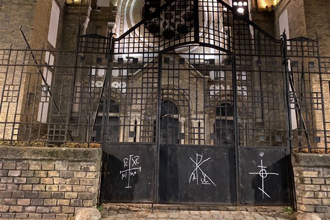 sinagoga, Novi Sad, grafiti sinagoga, Novi Sad, grafiti