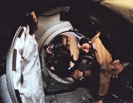 Astronauti, rukovanje u svemiru