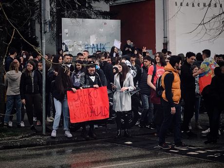 Protest, đaci, gimnazija, Mladenovac
