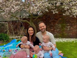 Craig, Gina Dewdney, identične trojke