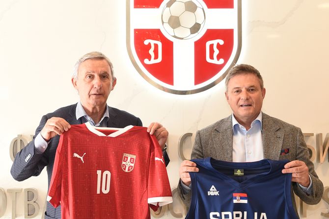 Dragan Stojković Piksi, Svetislav Pešić, Kari Pešić