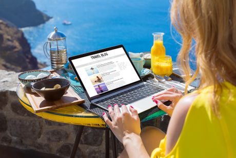 Putovanja, putovanja travel blog, devojka, žena online posao laptop
