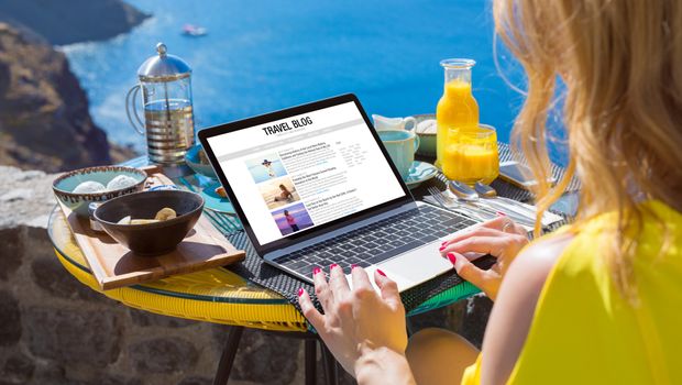 Putovanja, putovanja travel blog, devojka, žena online posao laptop