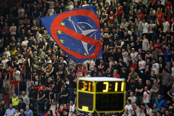 Anti-Nato zastava, KK Crvena zvezda - KK Efes