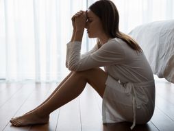 Žena, hotel, usamljenost, plač, tuga, tužna žena