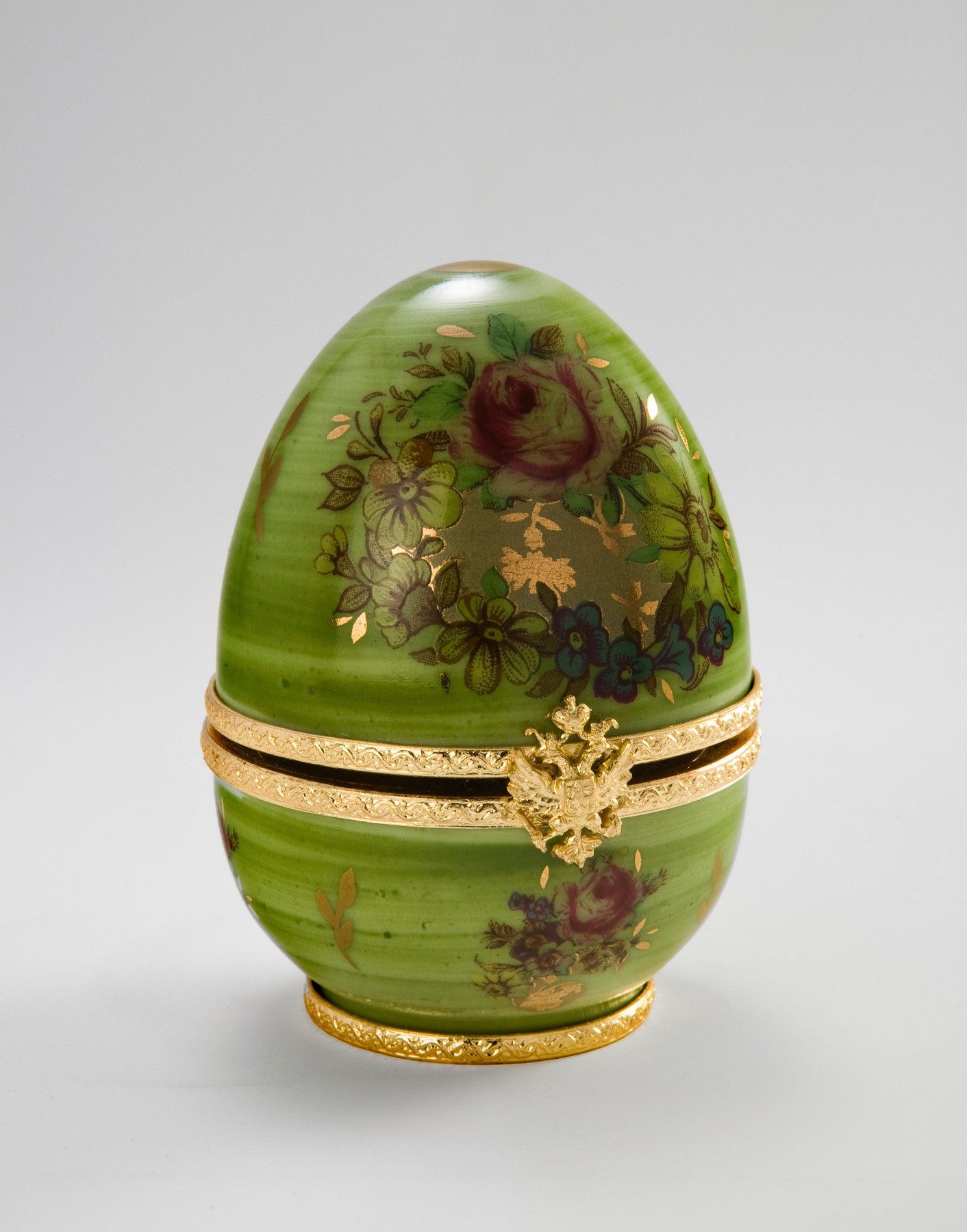 Lopov u pabu ukrao torbu sa Faberžeovim jajetom, stigla ga kazna: Predmeti vredni 2,2 miliona još nisu nađeni