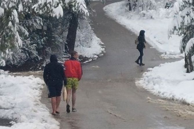 Sneg na Zlatiboru iznenadio turiste Sneg na Zlatiboru iznenadio turiste