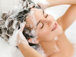 Pranje kose, kosa, nega