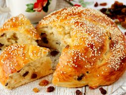 Uskršnji kolač slatki hleb pinca