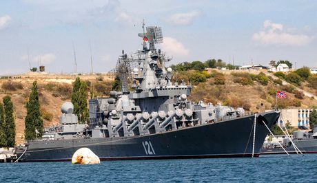 Ratni brod krstarica Moskva Rusija rat Ukrajina