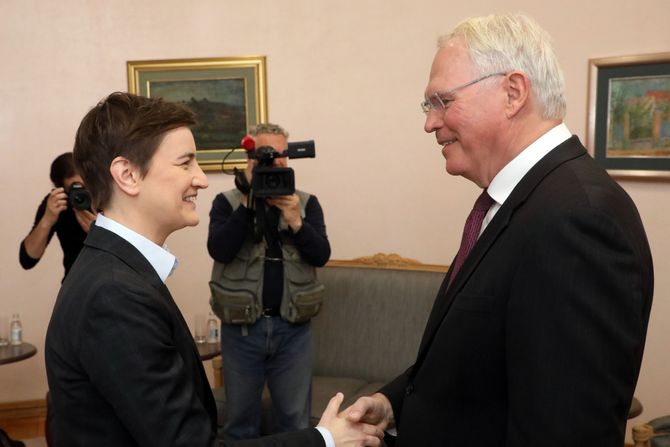 Ana Brnabić sastala se sa ambasadorom Sjedinjenih Američkih Država u Srbiji Kristoferom Hilom