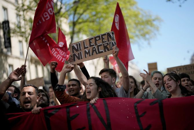 Francuska, protesti, Pariz, Emanuel Makron, Marin Le Pen