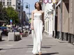 Bela haljina devojka