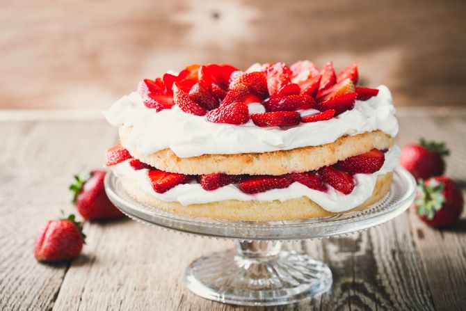 Torta sa jagodama, jagode, slatko, slatkiši, dezert Torta sa jagodama, jagode, slatko, slatkiši, dezert