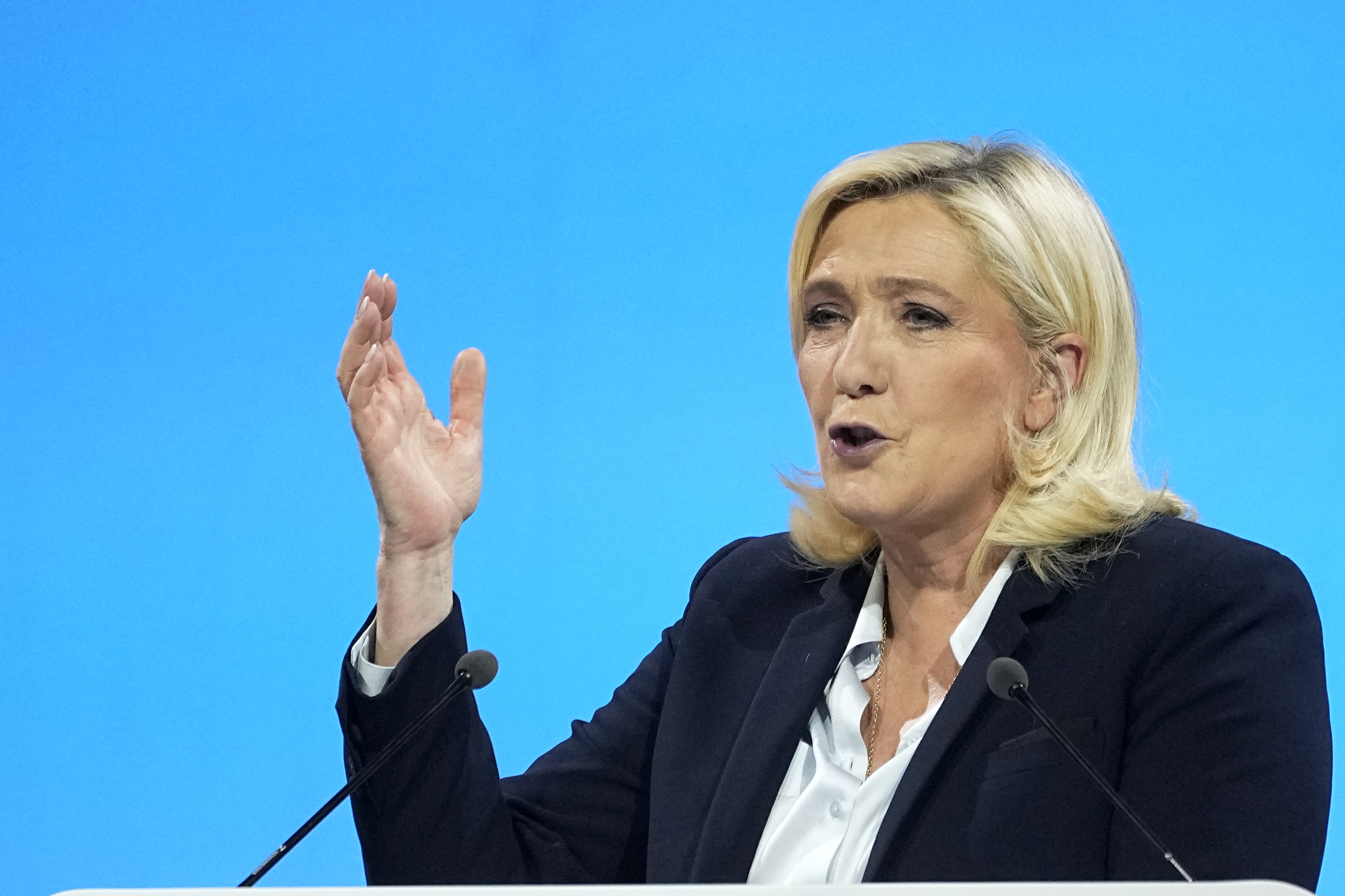 NOVI RAT U EU Marin Le Pen udarila na Petera Mađara: "Kršenje vladavine prava se množi u Mađarskoj"