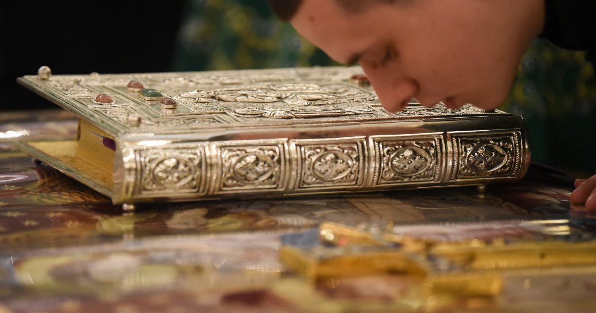 Vernici satima strpljivo čekaju: Pogledajte nepregledne redove ispred Hrama u ovom gradu