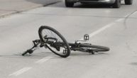 Automobil udario biciklistu u centru Kraljeva: Oboren na zemlju