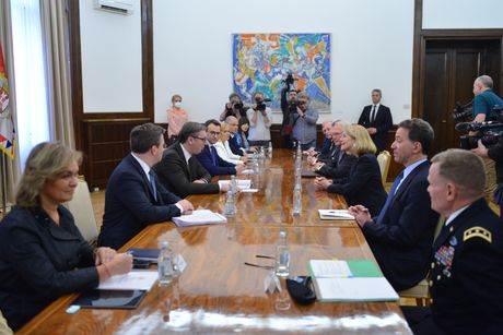 Aleksandar Vučić pomoćnica državnog sekretara SAD za Evropu i Aziju Karen Donfrid
