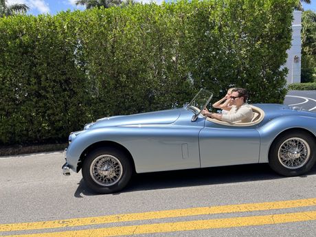 Bruklin Bekam, Nikole Pelc, Brooklyn Beckham, Nicola Peltz, jaguar XK140 Bruklin Bekam, Nikole Pelc, Brooklyn Beckham, Nicola Peltz, jaguar XK140
