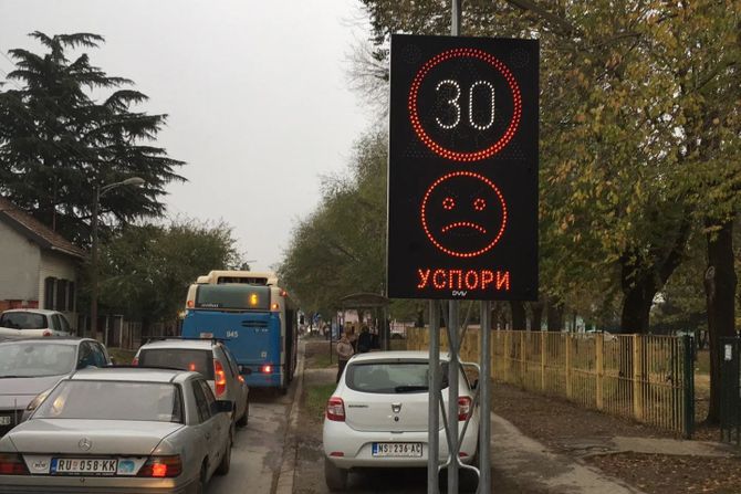 signalizacija, Postavka fiksni merač brzine, u blizini osnovnih škola, Novi Sad